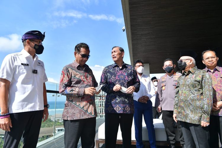  Wakil Presiden Ma'ruf Amin bersama sejumlah menteri meninjau salah satu venue Konferensi Tingkat Tinggi (KTT) G20 yakni Hotel The Apurva Kempinski, Nusa Dua, Bali, Selasa (30/8/2022).