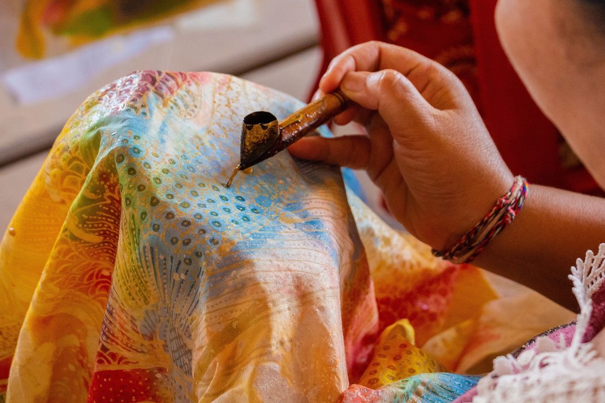 Ilustrasi batik, proses pembuatan batik, batik sebagai entitas budaya