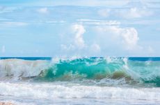 Gelombang Tinggi, Nelayan dan Warga di Cianjur Diminta Tak Dekati Pesisir Pantai