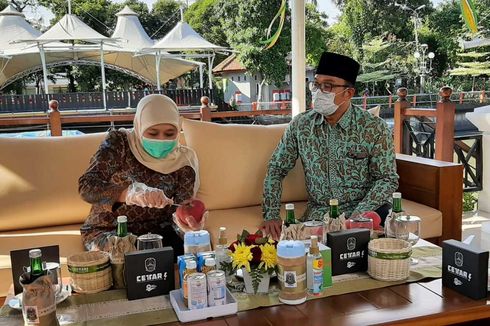 Dikunjungi Ridwan Kamil, Khofifah Sajikan Lontong Kupang, Kikil Sapi, hingga Buah Mentega