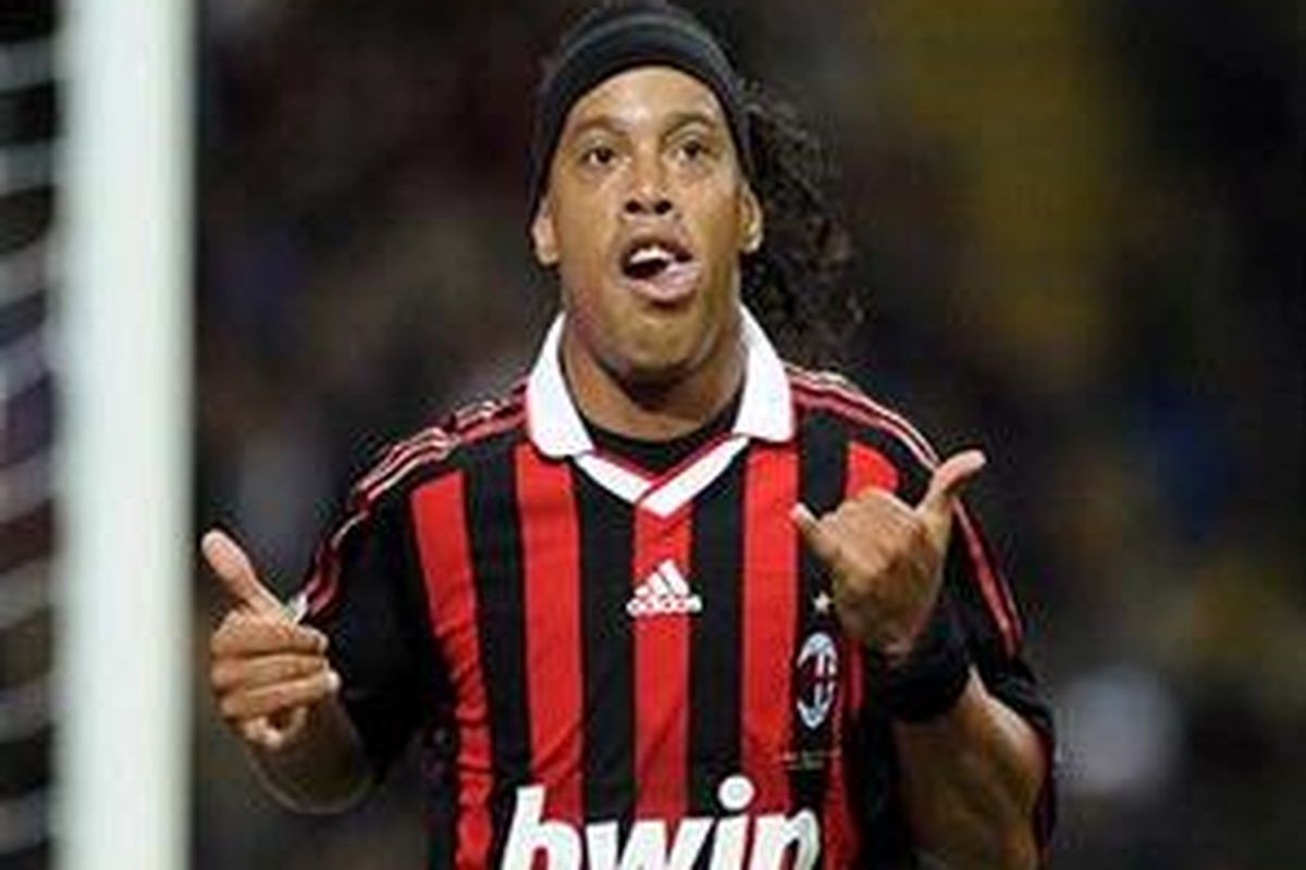 Gelandang AC Milan, Ronaldinho.