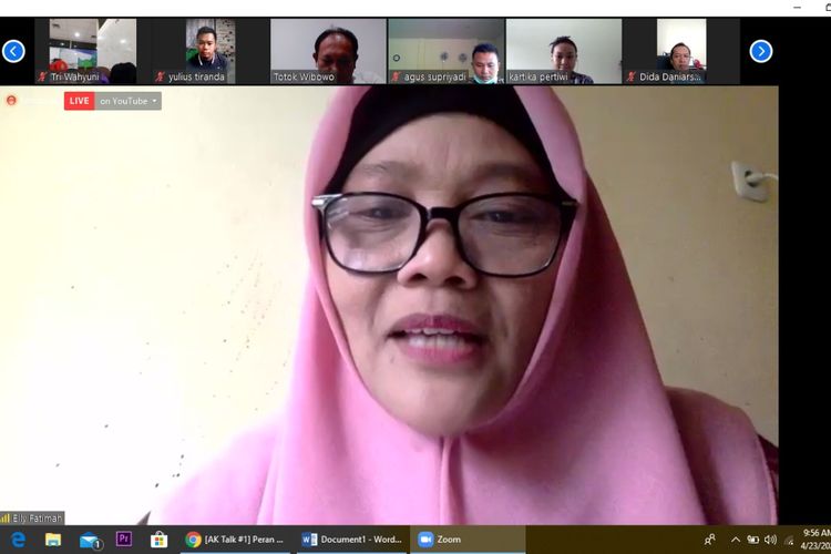 Kepala Pusat Pembinaan Analis Kebijakan Lembaga Administrasi Negara Elly Fatimah saat membuka kegiatan AK Talk #1 ?Peran Analis Kebijakan dalam Penanggulangan Dampak Covid-19? melalui teleconference, Kamis (23/4/2020).
