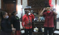 Putrinya Dibiayai Kuliah S2, Satu Keluarga dari Papua Ucapkan Terima Kasih kepada Ganjar