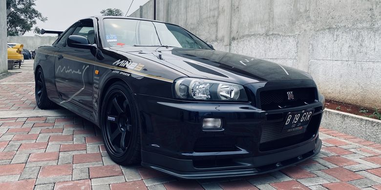 beli mobil nissan skyline r34