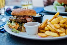 Apakah Terlalu Banyak Makan Junk Food Bisa Bikin Pusing?