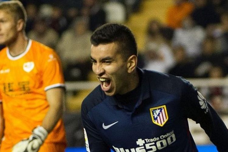 Angel Correa merayakan gol Atletico Madrid ke gawang Rayo Vallecano di Vallecas, Rabu (30/12/2015).