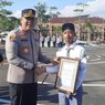 Panjat Tiang Bendera demi Merah Putih Berkibar, Siswa di Tasikmalaya Dapat Penghargaan
