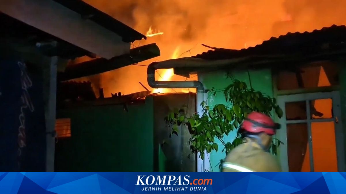 Warga Ceritakan Detik-detik Kebakaran Hanguskan 8 Rumah di Wonosobo, Sebut Api dari Atas
