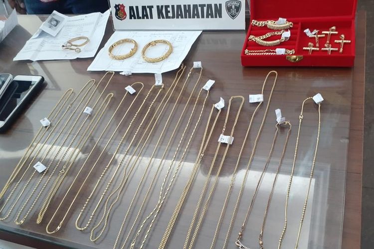 Polisi ringkus komplotan pemalsu emas yang kerap tipu pegadaian, Kamis (8/8/2019)