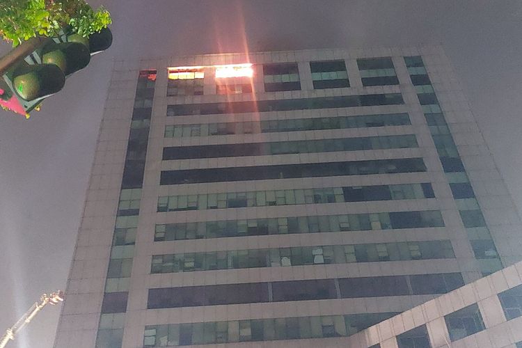 Kebakaran Gedung Bapenda Jakarta, Api Masih Berkobar di Lantai Atas