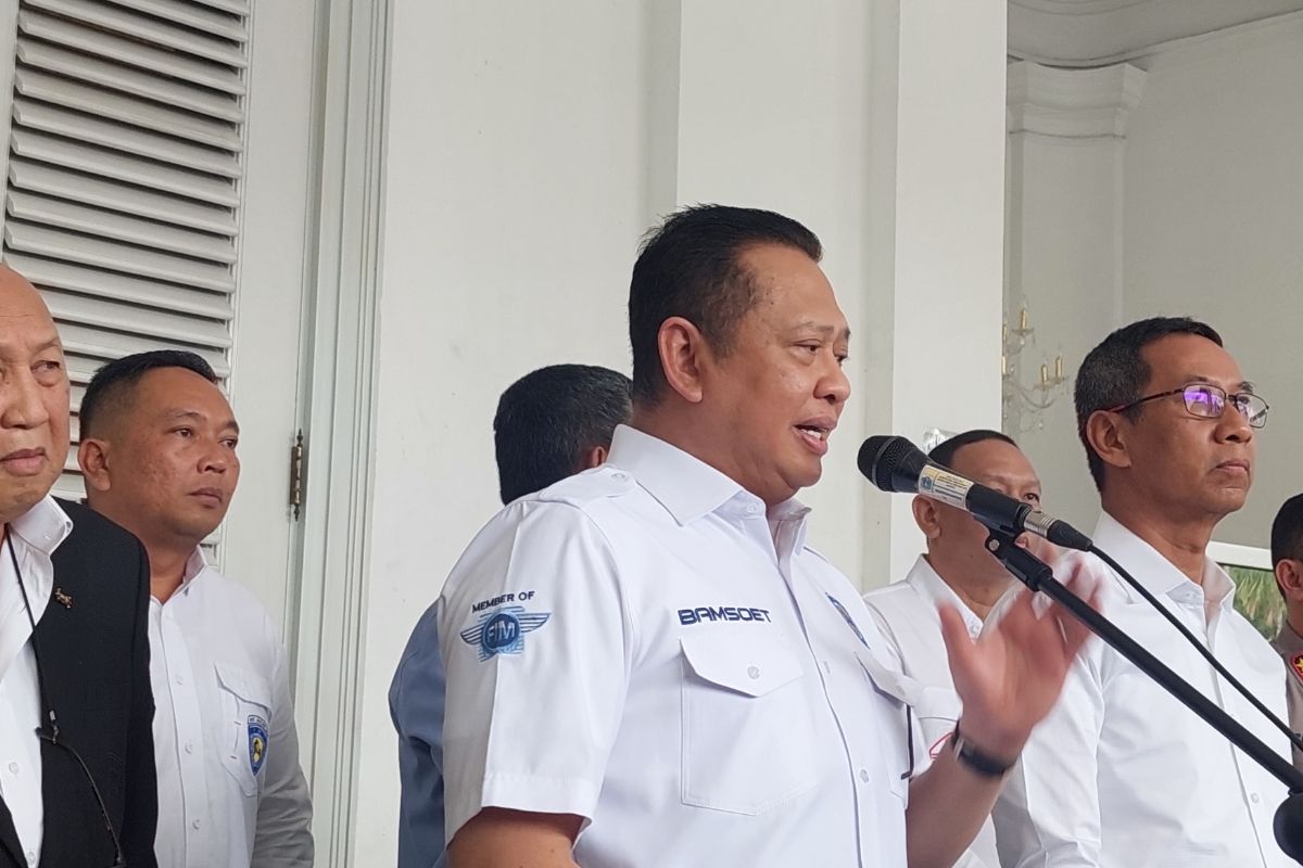 Ketua Umum Ikatan Motor Indonesia Bambang Soesatyo saat ditemui di Balai Kota DKI Jakarta, Jakarta Pusat, Senin (16/1/2023).