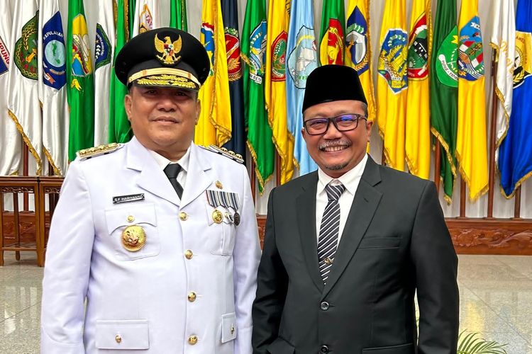 Sekretaris Daerah Arfan Usman dan Pj Gubernur Riau SF Hariyanto