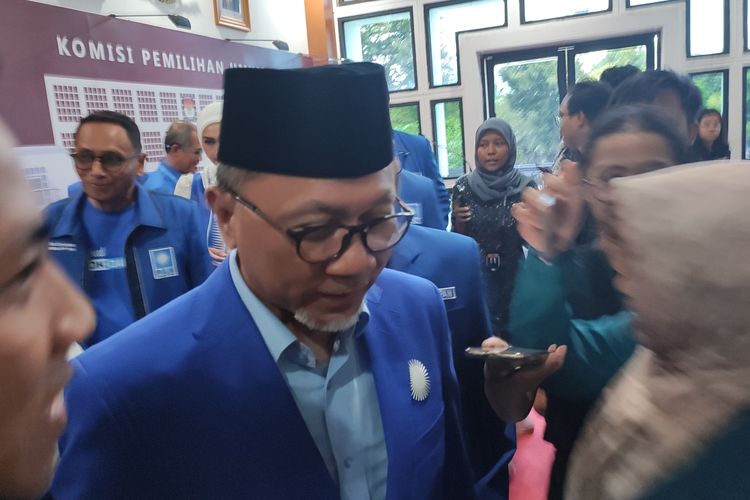 Ketua Umum Partai Amanat Nasional (PAN) Zulkifli Hasan di kantor KPU RI, Jumat (12/5/2023)