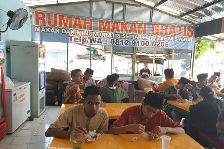 Rumah makan gratis masih ramai dikunjungi warga, Selasa (10/9/2019) meski sudah dirampok pada Jumat lalu.