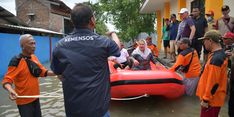 Terima Bantuan Penanganan Banjir dari Kemensos, Plt Walkot Semarang Lakukan Inventarisasi