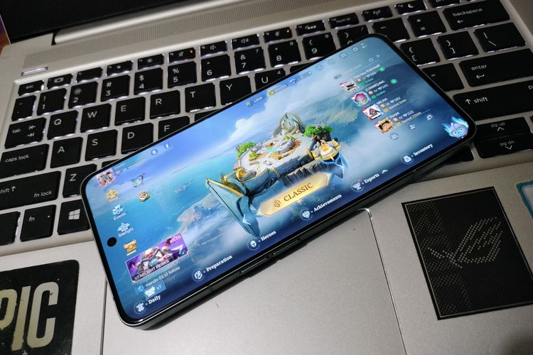 Ilustrasi main game Mobile Legends di Oppo Reno 8 Pro 5G.