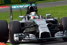 Hamilton Tercepat, Rosberg Tertahan di Garasi