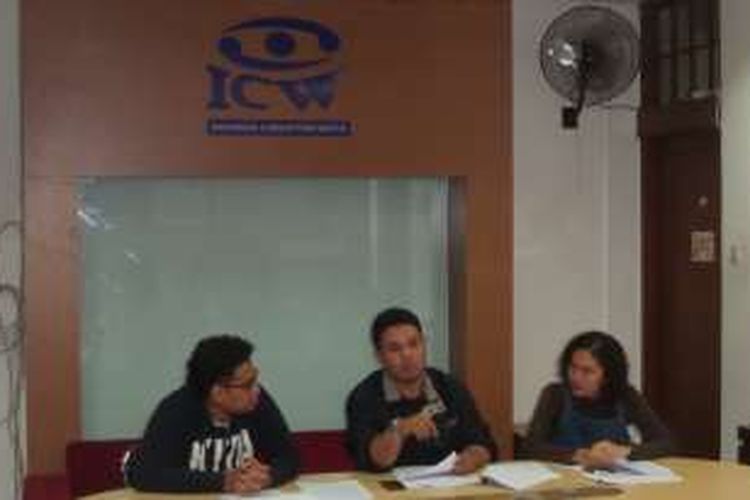 Konferensi pers aktivis antikorupsi menolak revisi PP Nomor 99 Tahun 2012 tentang Syarat dan Tata Cara Pelaksanaan Hak Warga Binaan Pemasyarakatan di Sekretariat ICW, Kalibata, Jakartq Selatan, Sabtu (12/8/2016).