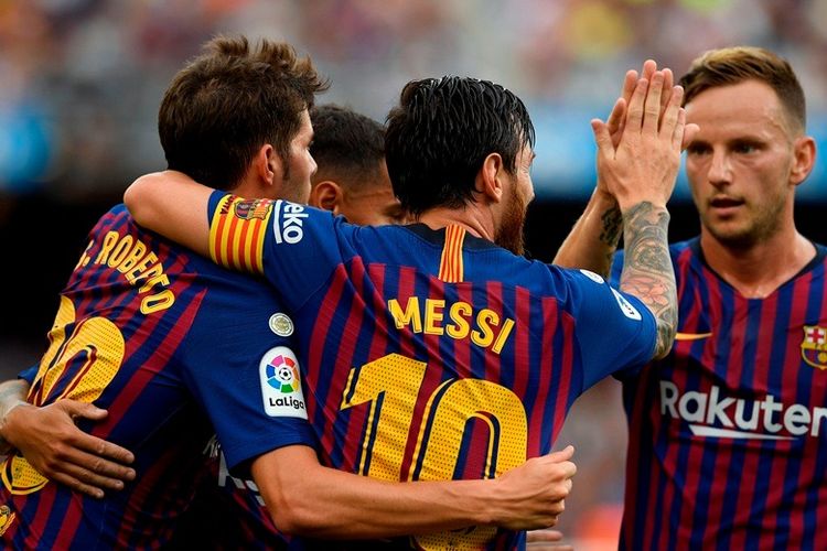 Megabintang FC Barcelona, Lionel Messi, merayakan gol yang dicetak ke gawang SD Huesca dalam laga Liga Spanyol di Stadion Camp Nou, Barcelona pada 2 September 2018.