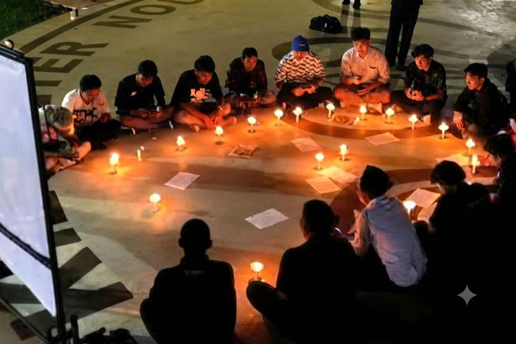 1.000 Lilin Menyala di Kalianda, Doa untuk 5 Jurnalis dan 3 ABK yang Hilang di Selat Sunda