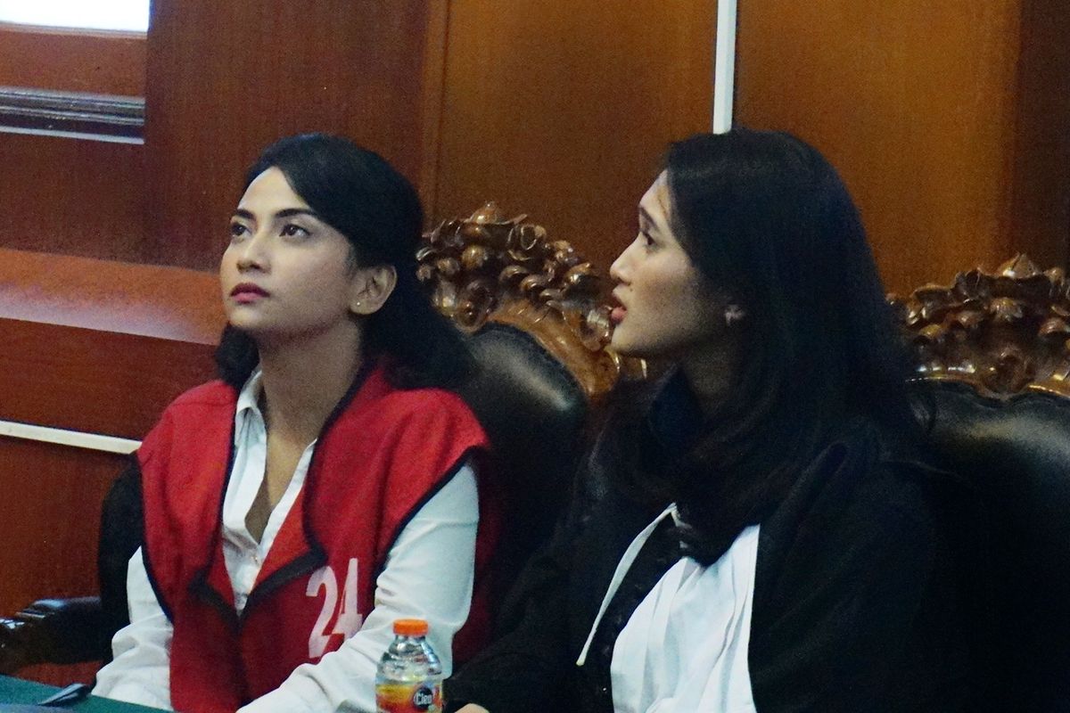 Artis peran Vanessa Angel saat menghadapi sidang putusan di Pengadilan Negeri Surabaya, Rabu (26/6/2019).