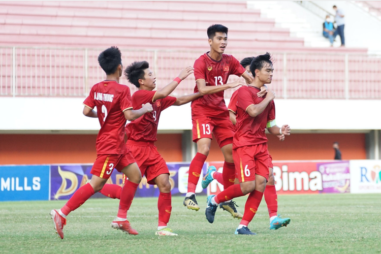 Tangkapan layar Twitter resmi @AFFPresse yang memuat momen laga Thailand vs Vietnam pada semifinal Piala AFF U16 2022 di Stadion Maguwoharjo, Sleman, Yogyakarta, Rabu (10/8/2022) sore WIB. Hasilnya, timnas U16 Vietnam berhasil memenangi laga dengan skor 2-0 dan berhak melaju ke final Piala AFF U16 2022.