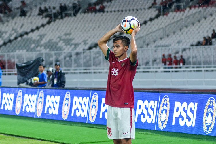Rezaldi Hehanusa bek Persija yang pernah memperkuat Timnas Indonesia kini menjadi milik Persib di jedela transfer Liga 1 2022-2023.