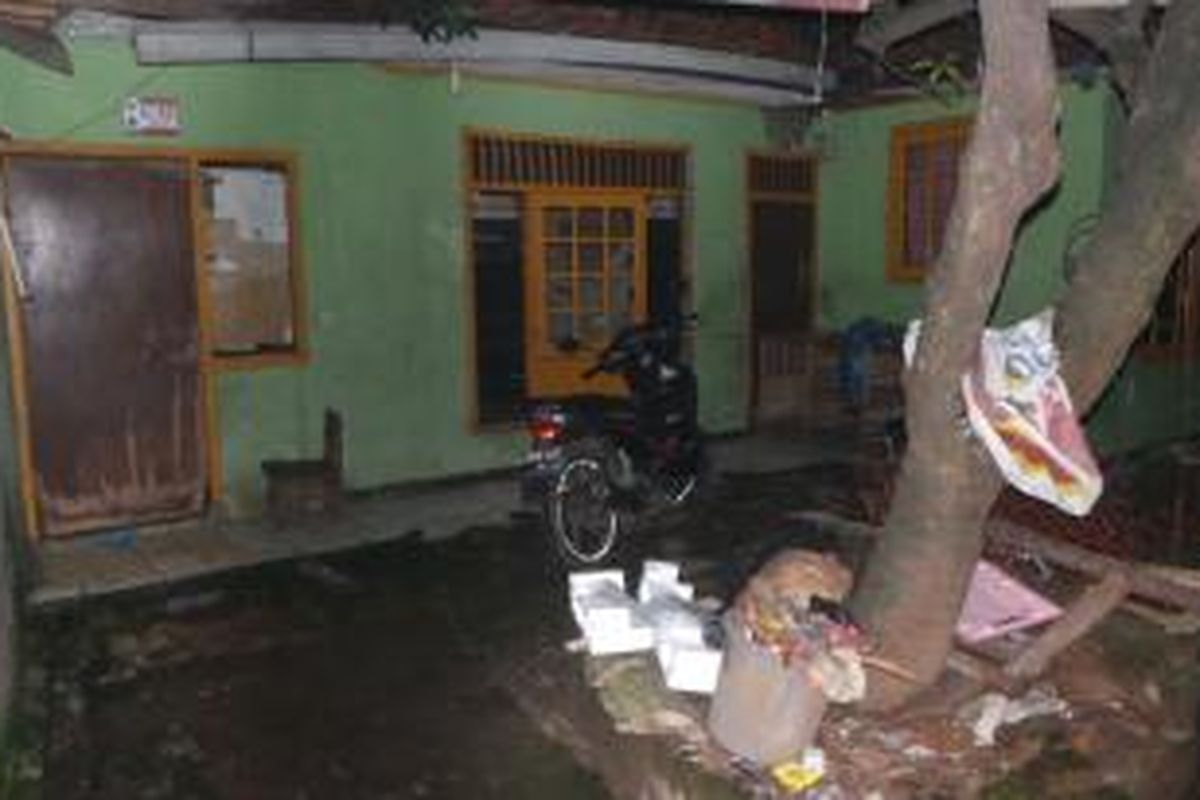 Rumah terduga teroris di RW 05 Gang Dalang, Munjul, Cipayung, Jakarta Timur. Selasa (24/6/2014).