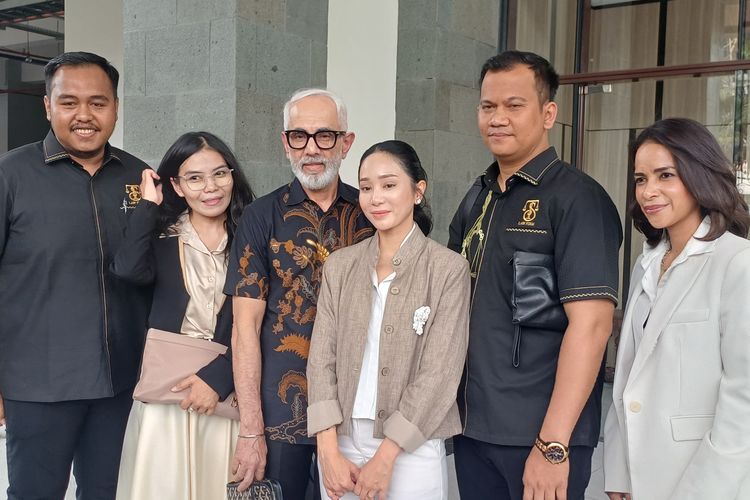 Kronologi Dugaan Penipuan yang Dialami Sukhdev Singh, Suami Bunga Zainal