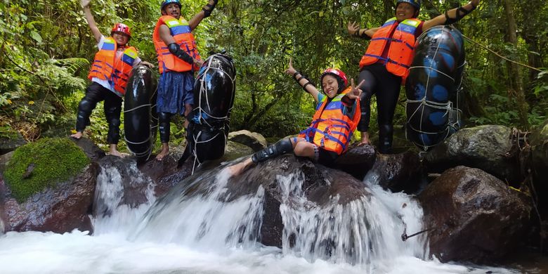 Oops, River Tubing di Manggarai Timur NTT, Rasakan Sejuknya Air dan Alam Asri