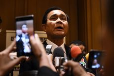 Kesal dengan Pertanyaan, PM Thailand Semprotkan Disinfektan ke Wartawan
