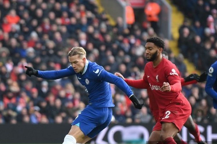 Mykhailo Mudryk saat melewati peluang mencetak gol buat Chelsea ke gawang Liverpool dalam pekan ke-21 Liga Inggris 2022-2023. Laga Liverpool vs Chelsea digelar di Stadion Anfield pada Sabtu (21/1/2023). Artikel ini berisi hasil Liga Inggris. (Foto dari Laurence Griffiths/Getty Images) (Foto dari LAURENCE GRIFFITHS/GETTY IMAGES EUROPE/Getty Images via AFP)