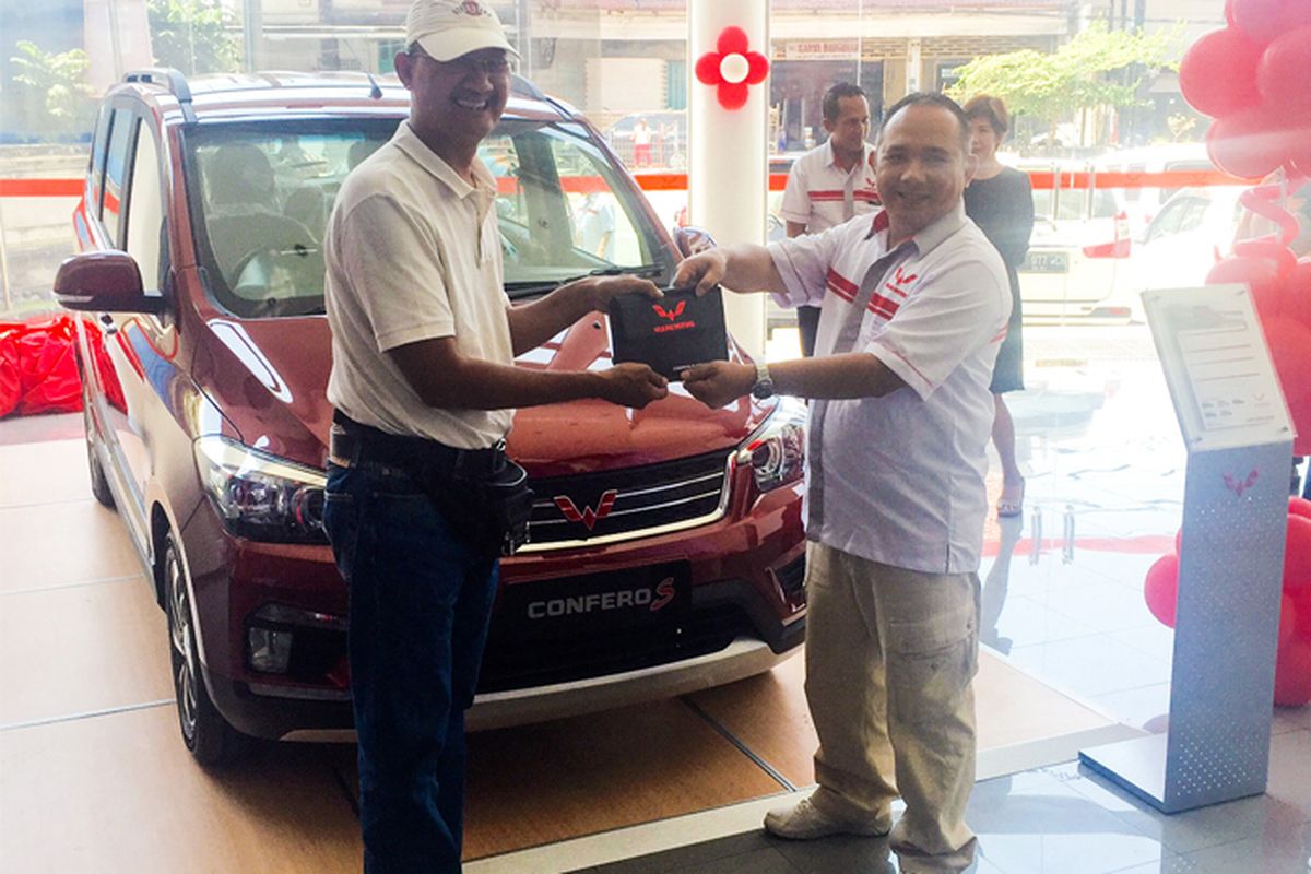 Penyerahan unit Wuling Confero di Bali