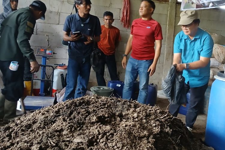 Direktorat Pengembangan Masyarakat Agromaritim (DPMA) melaksanakan pelatihan pembuatan pupuk hayati dan teknik budidaya durian, alpukat dan kopi