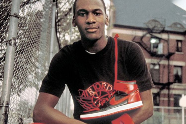 Michael Jordan dan Air Jordan 1 Bred