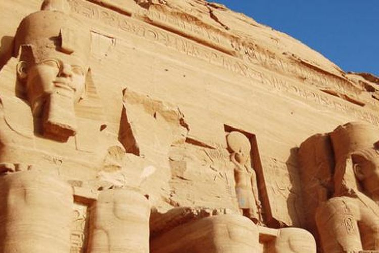 Kuil Agung Ramses II di Abu Simbel, 870 kilometer sebelah selatan Kairo, ibu kota Mesir. 