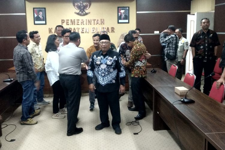 Warga Adukan Greenfields Buang Limbah ke Sungai, Bupati Blitar Akan Lapor ke Pemprov Jatim