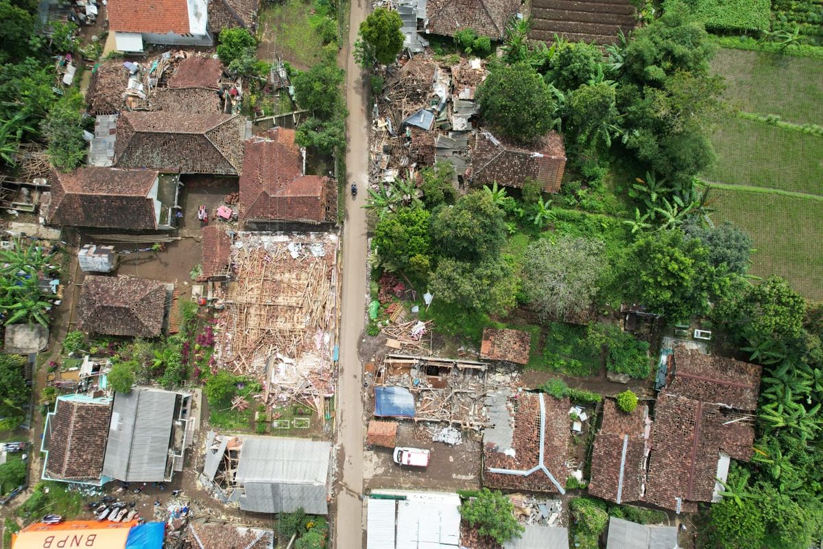 FOTO UDARA: Kondisi permukiman warga yang terdampak gempa di Cugenang, Kabupaten Cianjur, Jawa Barat pada Kamis (24/11).