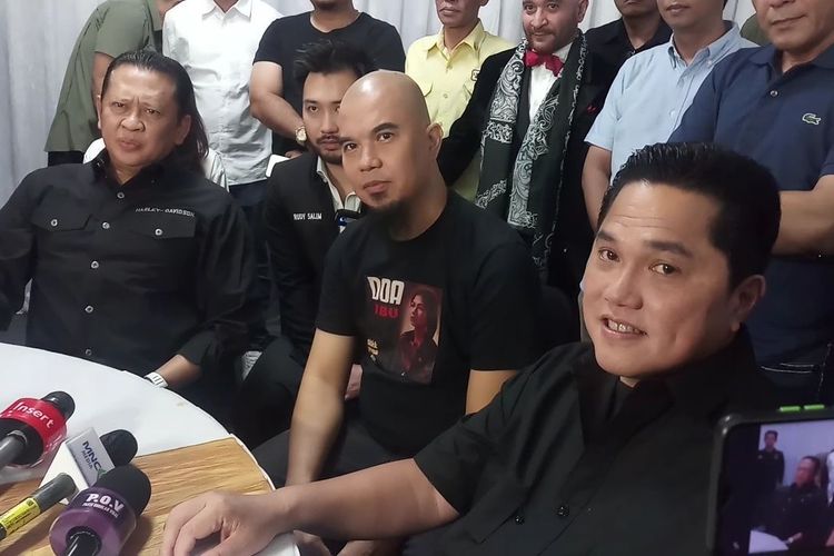 Bambang Soesatyo, Ahmad Dhani dan Erick Thohir di konser 51 Tahun Kerajaan Cinta Ahmad Dhani yang digelar di Istora Senayan, kawasan Jakarta Pusat pada Minggu (28/5/2023). 