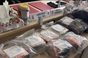 Polda Riau Gagalkan Penyelundupan 6,94 Kg Sabu dan 969 Cartridge Etomidate Senilai Rp 9,8 M dari Malaysia