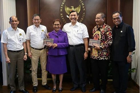 Di Balik Senyum dan Rangkulan Luhut untuk Susi...