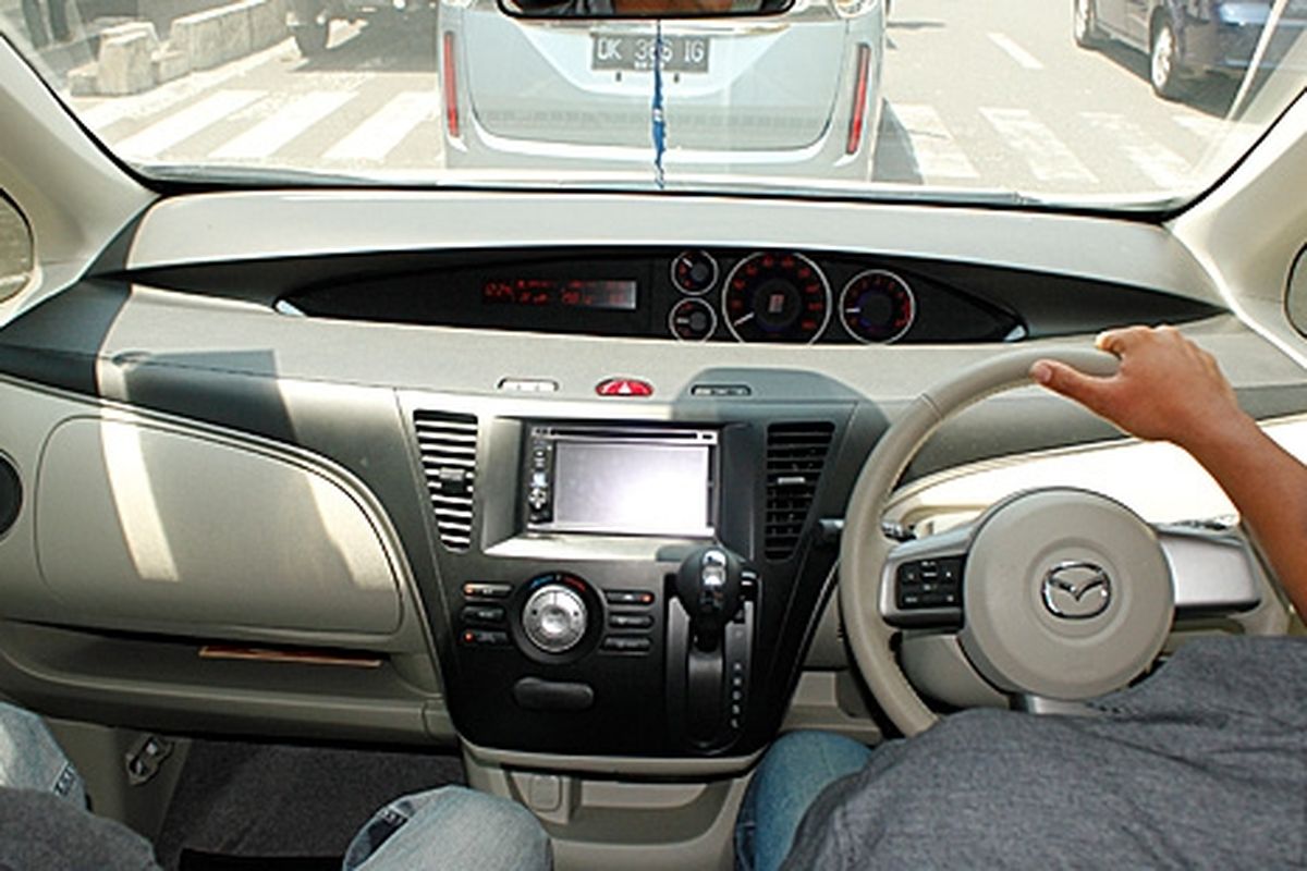Mazda Biante dicoba wartawan, baik sebagai penumpang maupun mengemudikannya