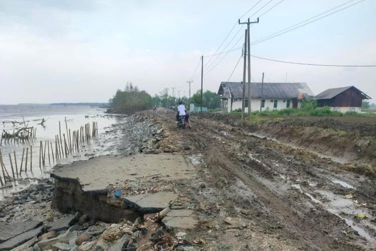 Banjir rob di Desa Sedari, Karawang, Jawa Barat pada Selasa (19/8/2025).