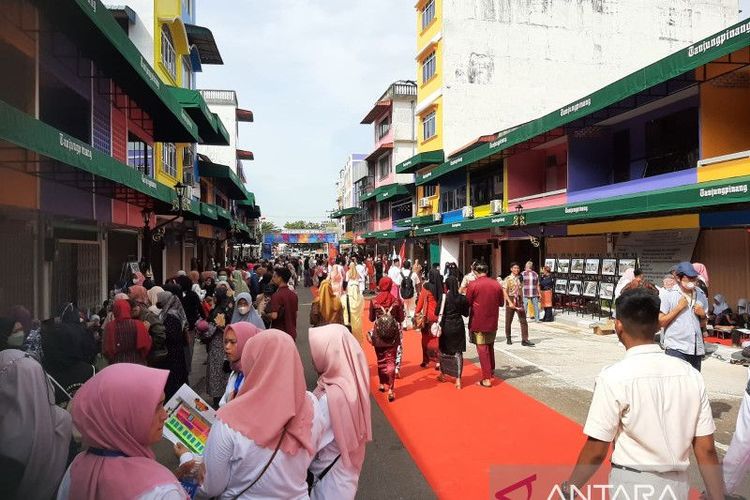 Ilustrasi aktivitas masyarakat di kawasan Kota Lama di Kota Tanjungpinang, Kepulauan Riau.