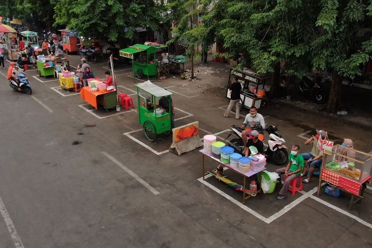 Suasana Pasar Karang Menjangan Surabaya yang telah dibuat menyesuaikan protokol kesehatan Covid-19.