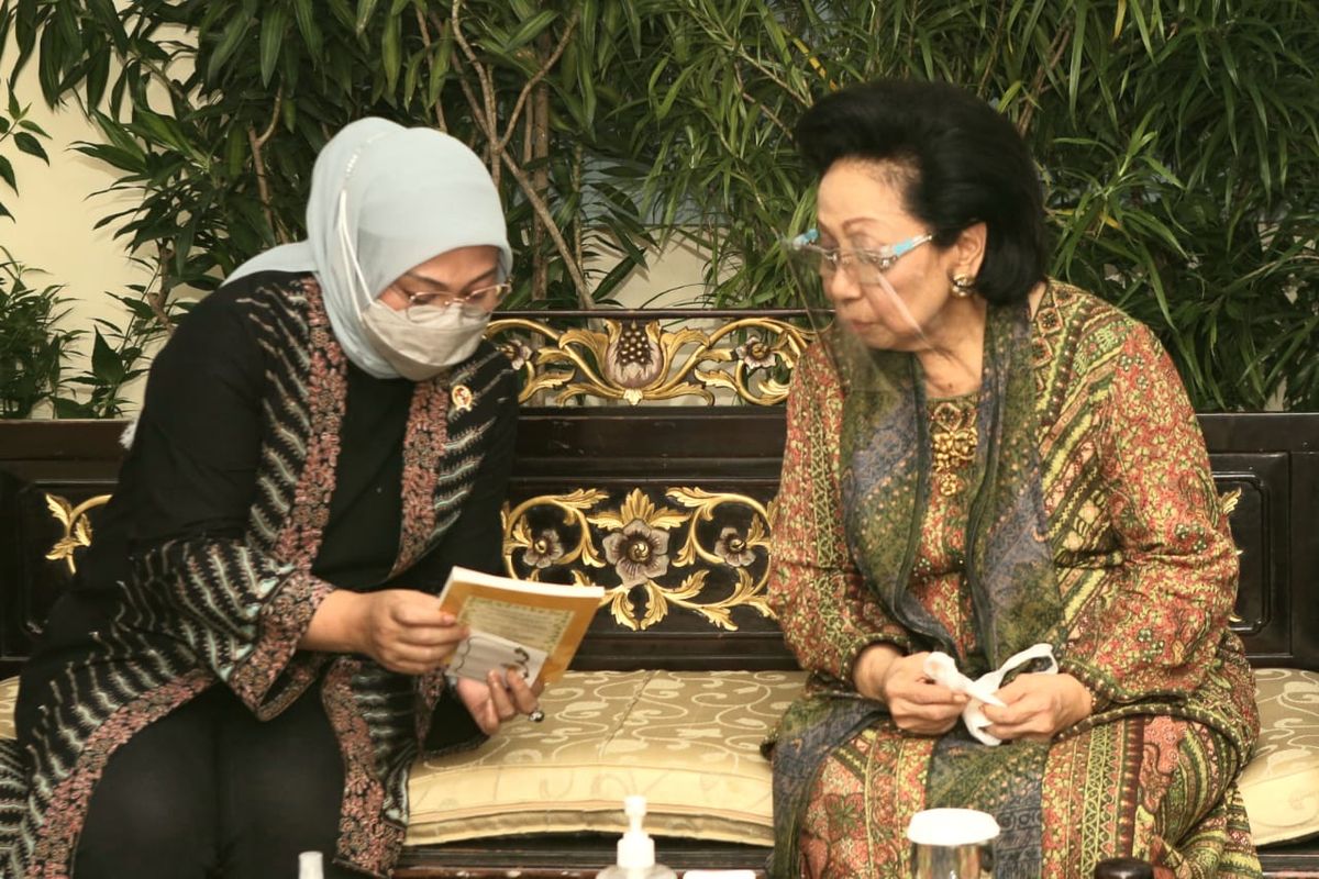 Menteri Ketenagakerjaan Ida Fauziyah dalam kunjungan kerjanya bertemu dengan CEO PT Martha Tilaar, di Cikarang, Rabu (3/2/2021).