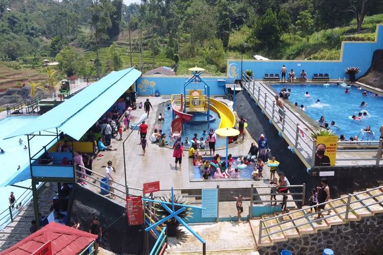 Wahana kolam renang di Palalangon Park 