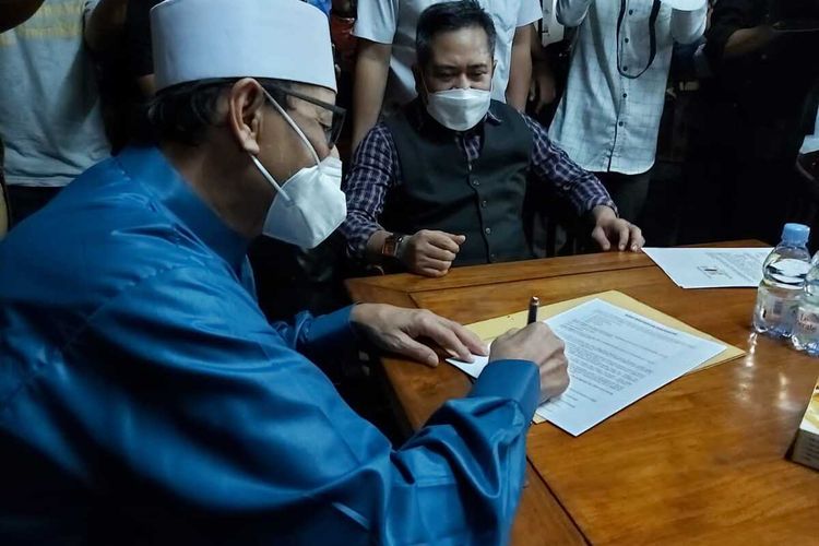 Gubernur Banten Wahidin Halim mencabut laporan terhadap buruh usai ada kesepakatan damai antara keduanya