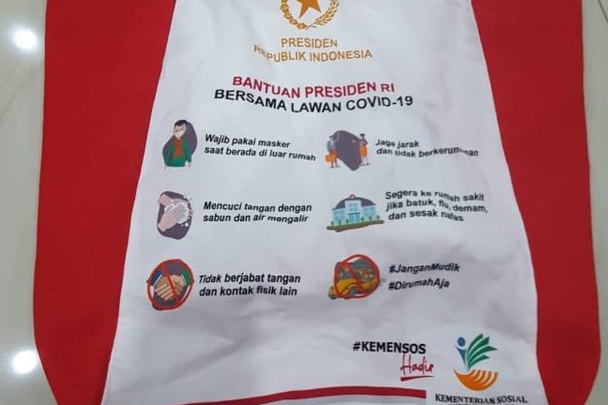 Tas kain yang digunakan untuk mengemas bansos paket sembako dari pemerintah pusat.