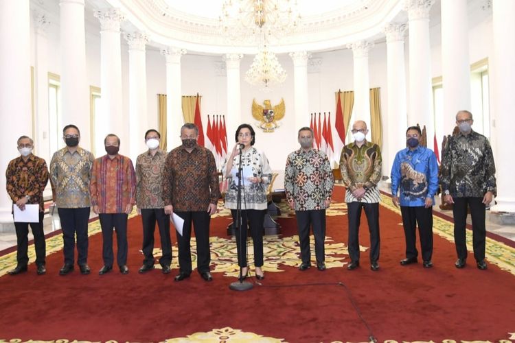 Panitia Seleksi (Pansel) Pemilihan Calon Anggota Dewan Komisioner Otoritas Jasa Keuangan (OJK) Periode 2022-2027 di Istana Kepresidenan Bogor, Senin (7/3/2022).